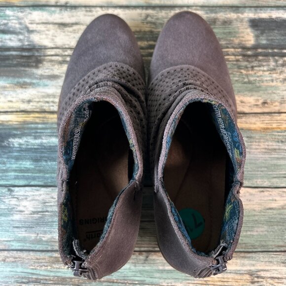 Earth Origins Ankle Bootie Size 7.5M Gray Suede Zip Low Block Heel Comfort Boot - Picture 6 of 12